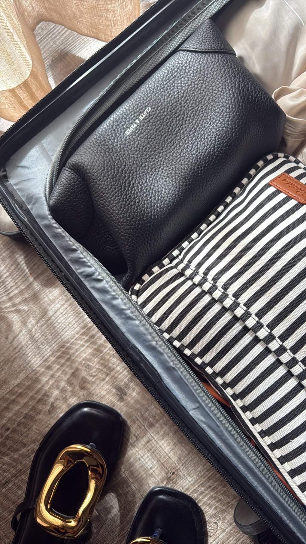 Why the Cloth & Paper Leather Zippered Pouch Is the Everyday Accessory You Didn’t Know You Needed